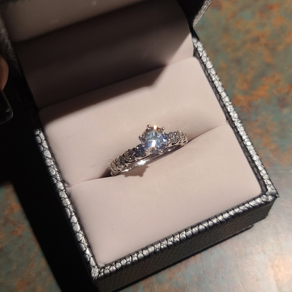 White gold real diamond ring - Picture 2 of 6